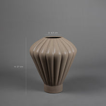 Last inn bildet i galleriviseren Evelin Vase Medium - Brown
