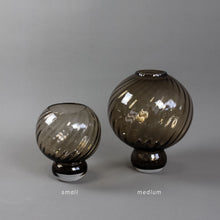 Last inn bildet i galleriviseren Meadow Swirl Vase Medium - Topaz
